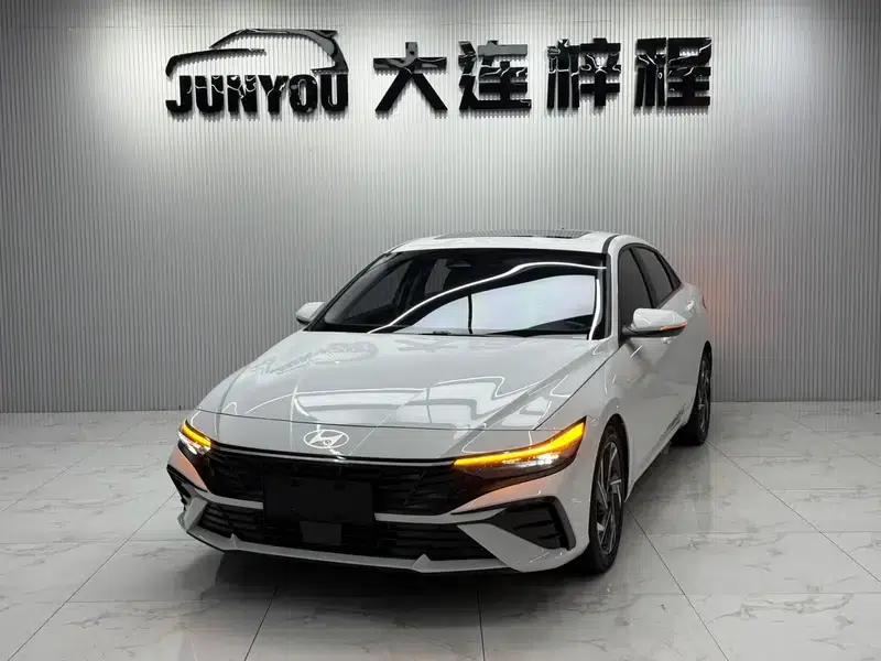 Hyundai Elantra 2023 1.5L CVT LUX Premium Edition — миниатюра 1