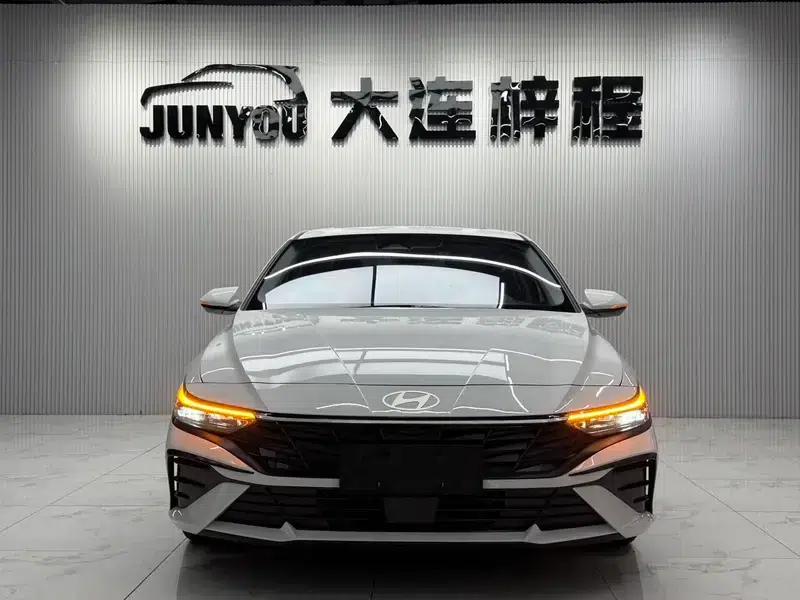 Hyundai Elantra 2023 1.5L CVT LUX Premium Edition — миниатюра 2