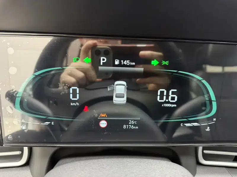 Hyundai Elantra 2023 1.5L CVT LUX Premium Edition — миниатюра 14