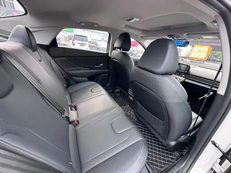 Hyundai Elantra 2023 1.5L CVT GLX Elite Edition — миниатюра 12