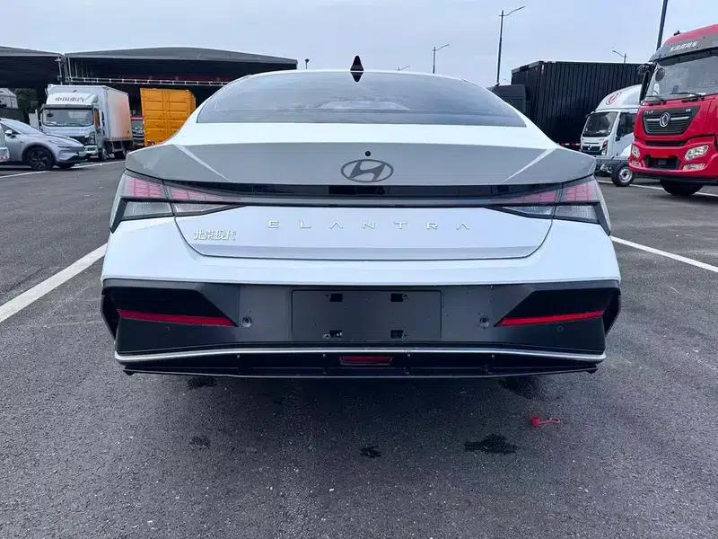 Hyundai Elantra 2023 1.5L CVT GLX Elite Edition — миниатюра 5