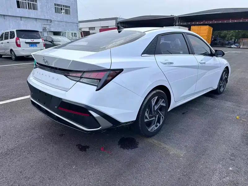 Hyundai Elantra 2023 1.5L CVT GLX Elite Edition — миниатюра 6