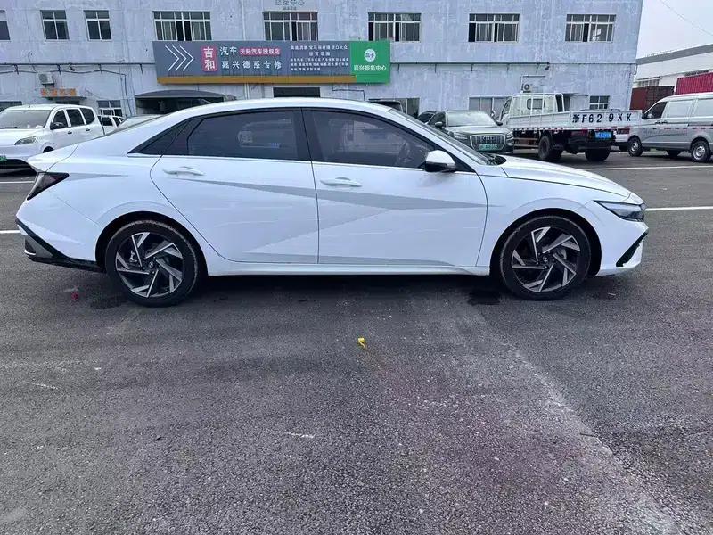 Hyundai Elantra 2023 1.5L CVT GLX Elite Edition — миниатюра 7
