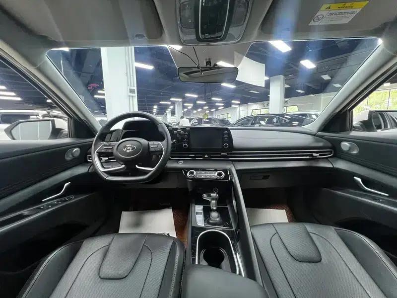 Hyundai Elantra 2023 1.5L CVT GLX Elite Edition — миниатюра 12