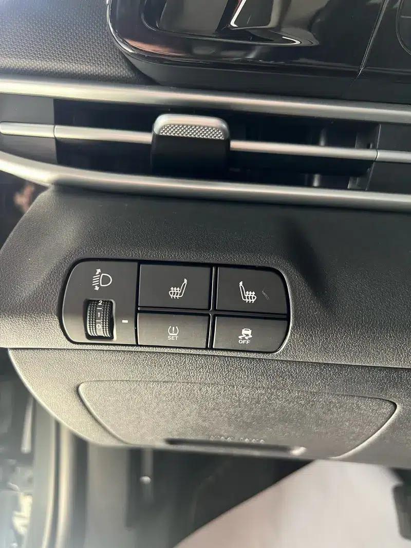 Hyundai Elantra 2023 1.5L CVT GLX Elite Edition — миниатюра 14