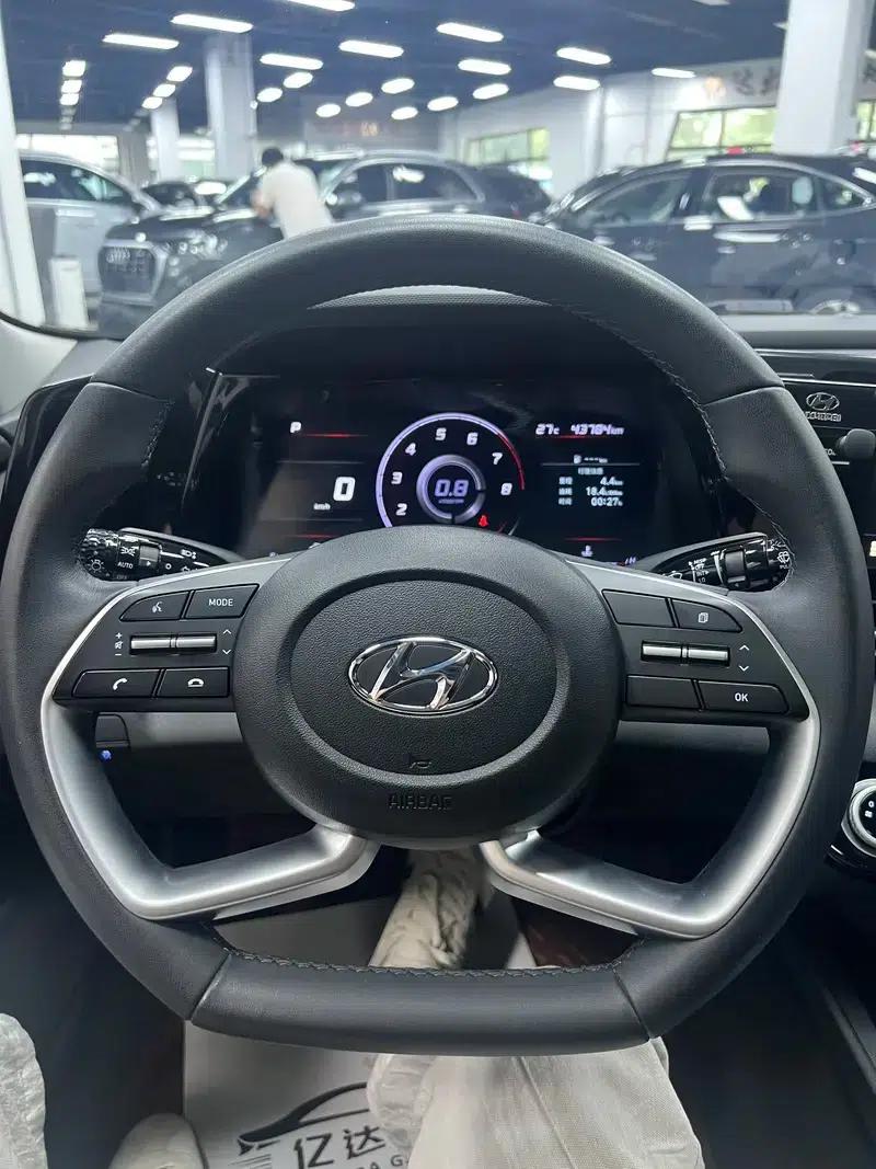 Hyundai Elantra 2023 1.5L CVT GLX Elite Edition — миниатюра 17