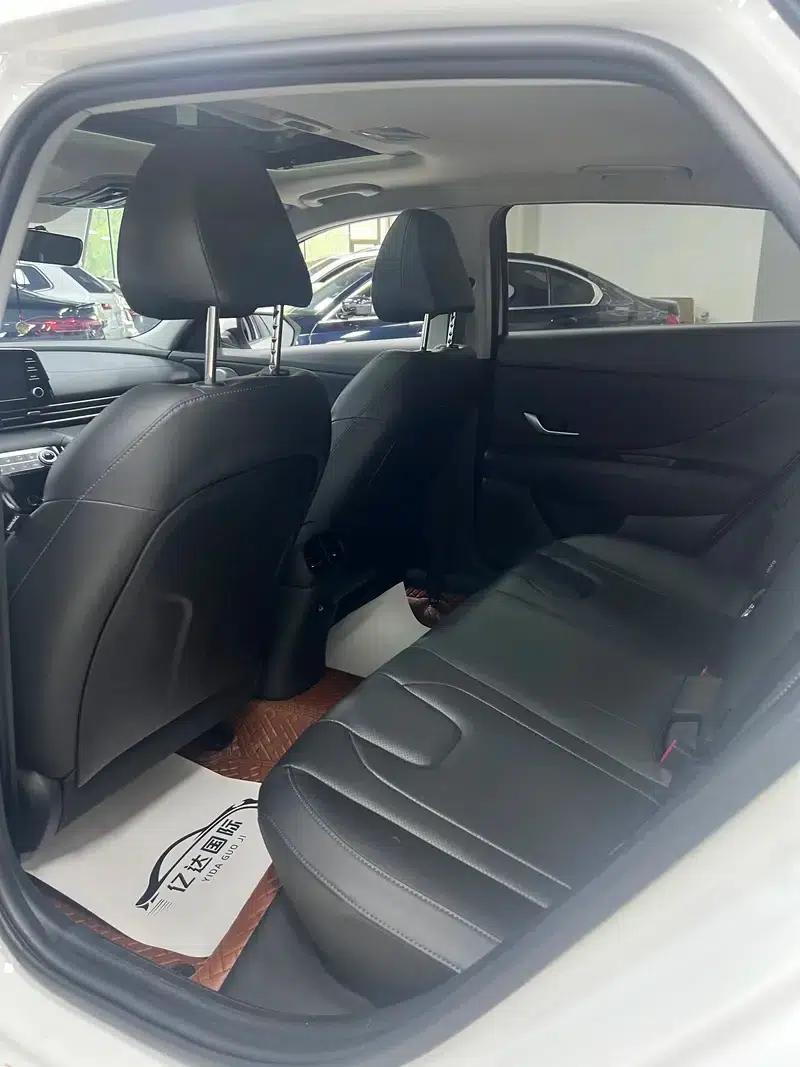 Hyundai Elantra 2023 1.5L CVT GLX Elite Edition — миниатюра 23
