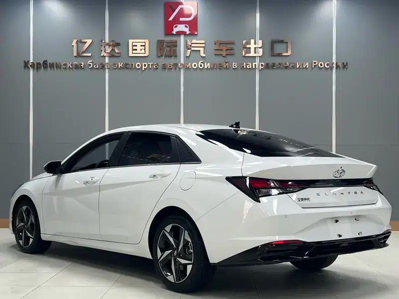 Hyundai Elantra 2023 1.5L CVT GLX Elite Edition — миниатюра 4