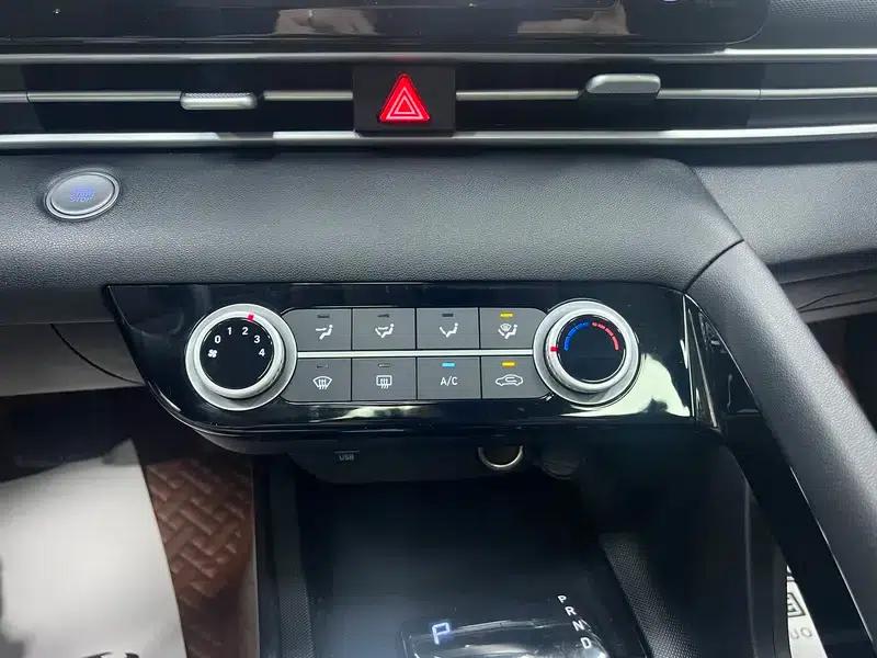 Hyundai Elantra 2023 1.5L CVT GLX Elite Edition — миниатюра 10