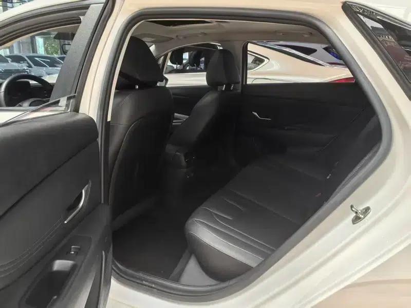 Hyundai Elantra 2022 1.5L CVT GLX Elite Edition — миниатюра 12