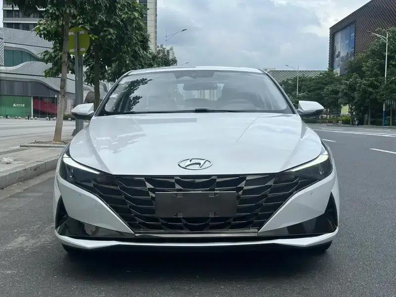 Hyundai Elantra 2021 1.5L CVT LUX Premium Edition — миниатюра 2