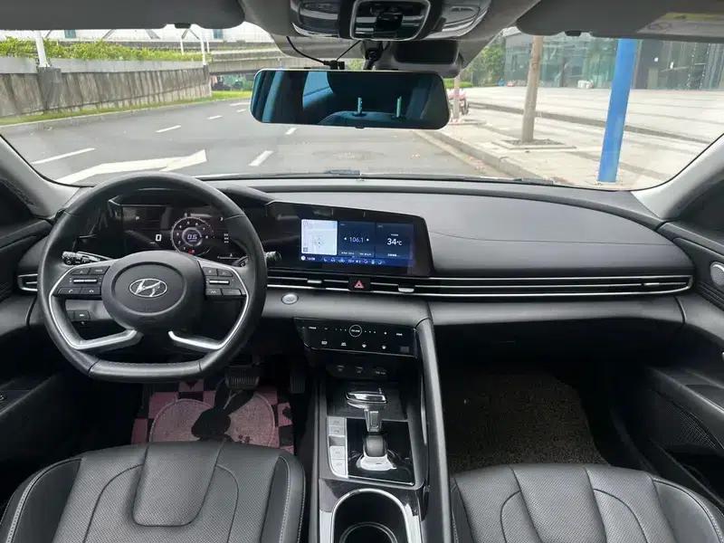 Hyundai Elantra 2021 1.5L CVT LUX Premium Edition — миниатюра 11