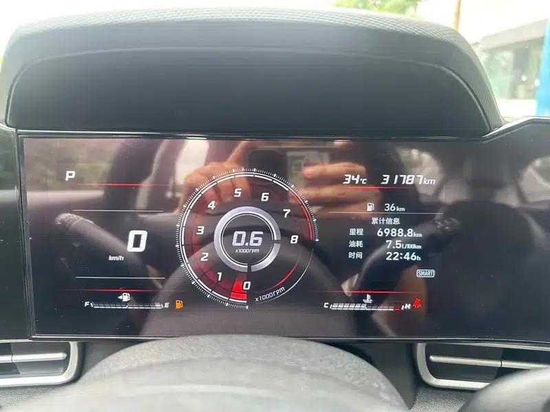 Hyundai Elantra 2021 1.5L CVT LUX Premium Edition — миниатюра 13