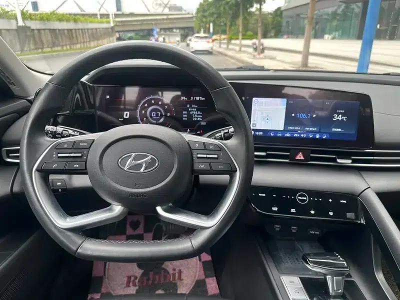 Hyundai Elantra 2021 1.5L CVT LUX Premium Edition — миниатюра 14