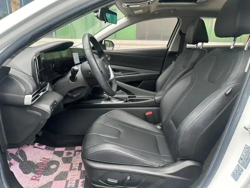 Hyundai Elantra 2021 1.5L CVT LUX Premium Edition — миниатюра 15