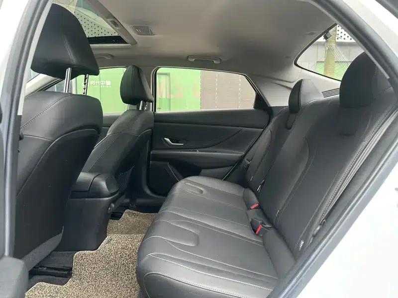 Hyundai Elantra 2021 1.5L CVT LUX Premium Edition — миниатюра 16