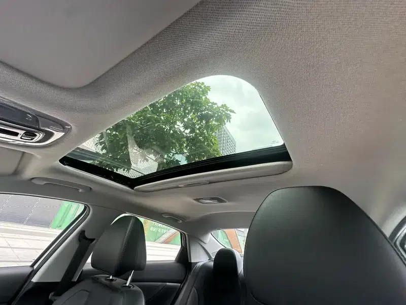 Hyundai Elantra 2021 1.5L CVT LUX Premium Edition — миниатюра 17