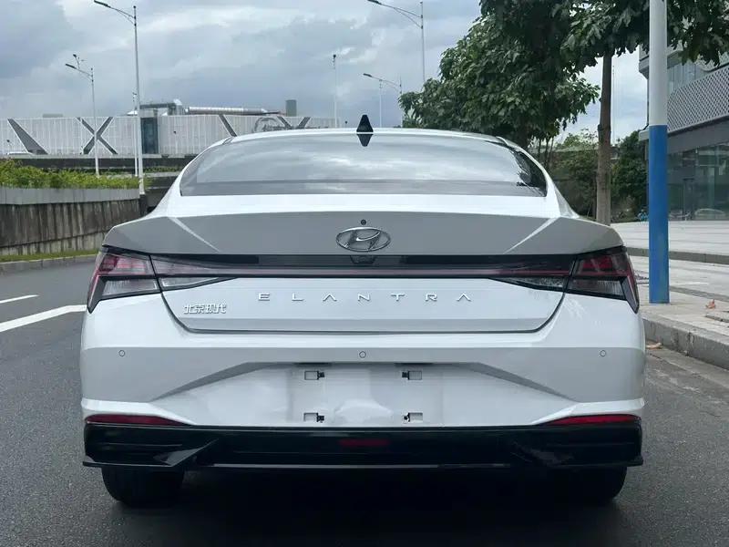 Hyundai Elantra 2021 1.5L CVT LUX Premium Edition — миниатюра 6