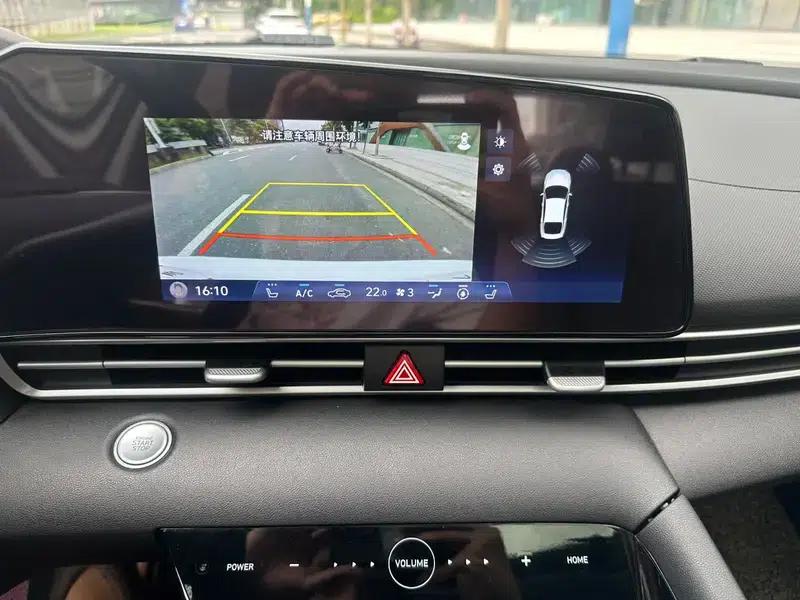 Hyundai Elantra 2021 1.5L CVT LUX Premium Edition — миниатюра 10
