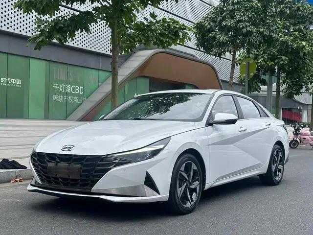 Hyundai Elantra 2021 1.5L CVT LUX Premium Edition