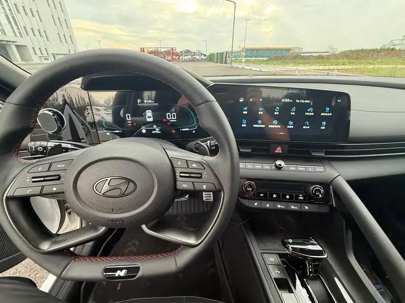 2023 Hyundai Elantra 1.4T DCT LUX Premium N Line — миниатюра 10