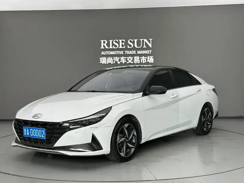 Hyundai Elantra 2021 1.5L CVT LUX Premium Edition — миниатюра 1