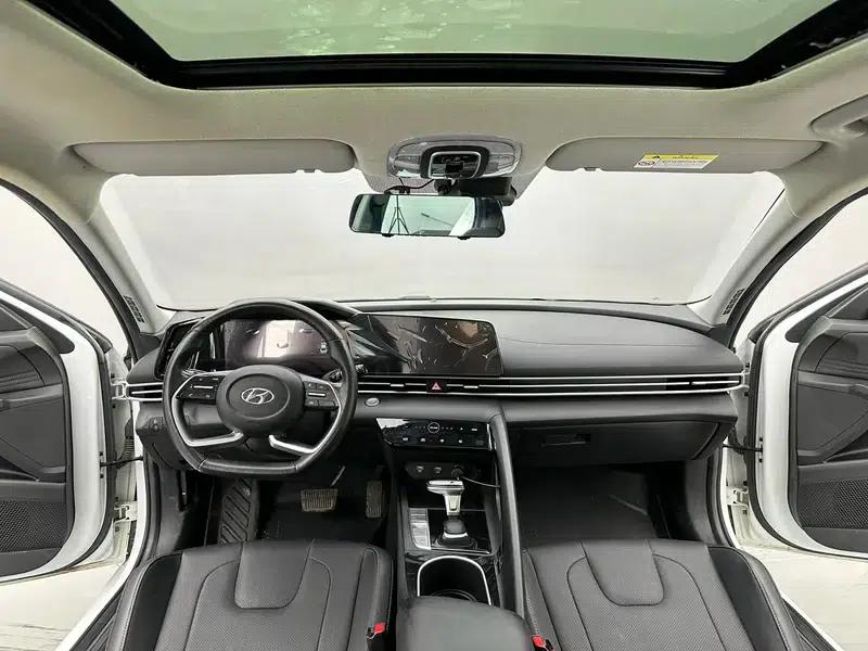 Hyundai Elantra 2021 1.5L CVT LUX Premium Edition — миниатюра 7