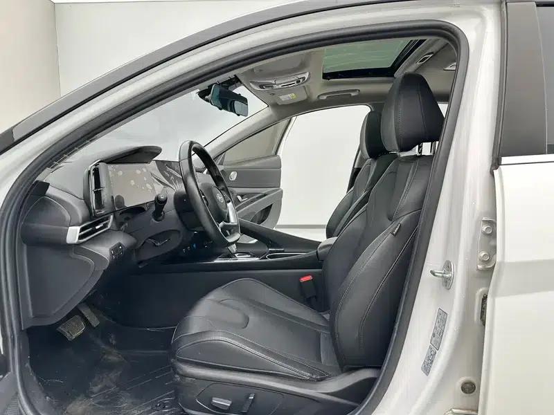Hyundai Elantra 2021 1.5L CVT LUX Premium Edition — миниатюра 8