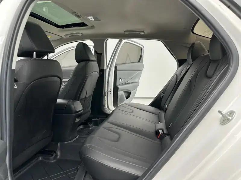 Hyundai Elantra 2021 1.5L CVT LUX Premium Edition — миниатюра 9