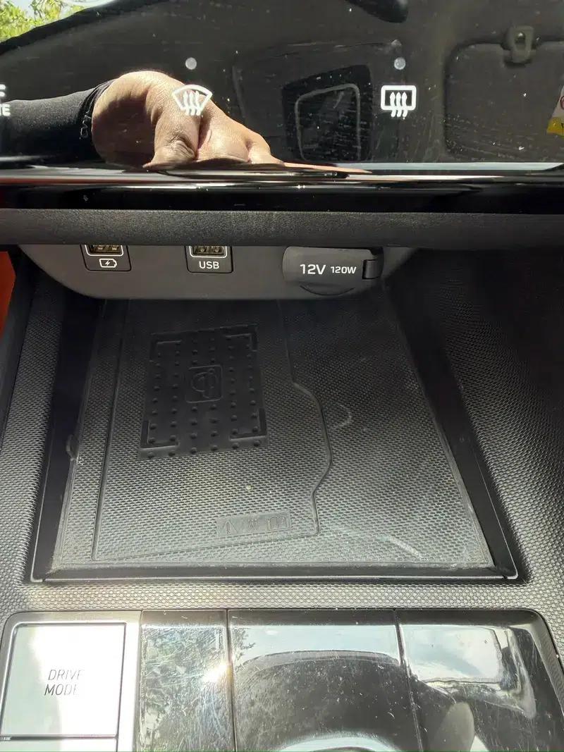 Hyundai Elantra 2022 1.5L CVT LUX Premium Edition — миниатюра 13