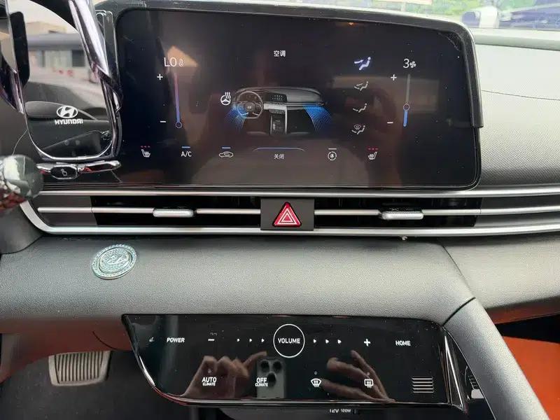 Hyundai Elantra 2022 1.5L CVT LUX Premium Edition — миниатюра 14