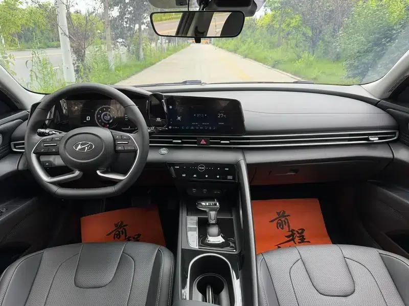 Hyundai Elantra 2022 1.5L CVT LUX Premium Edition — миниатюра 17