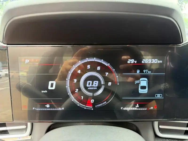 Hyundai Elantra 2022 1.5L CVT LUX Premium Edition — миниатюра 19