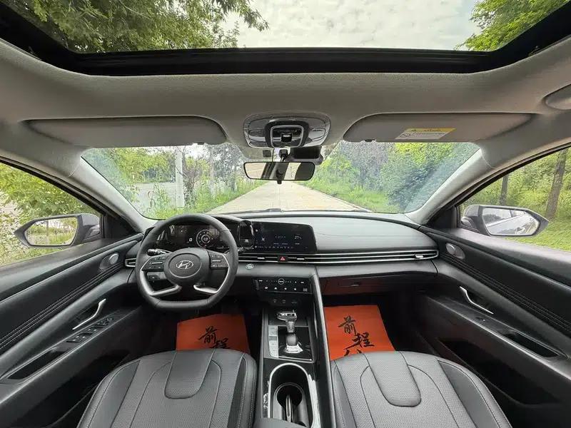 Hyundai Elantra 2022 1.5L CVT LUX Premium Edition — миниатюра 21