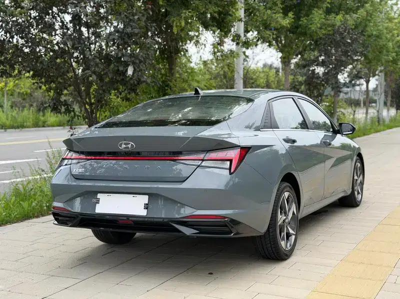 Hyundai Elantra 2022 1.5L CVT LUX Premium Edition — миниатюра 6