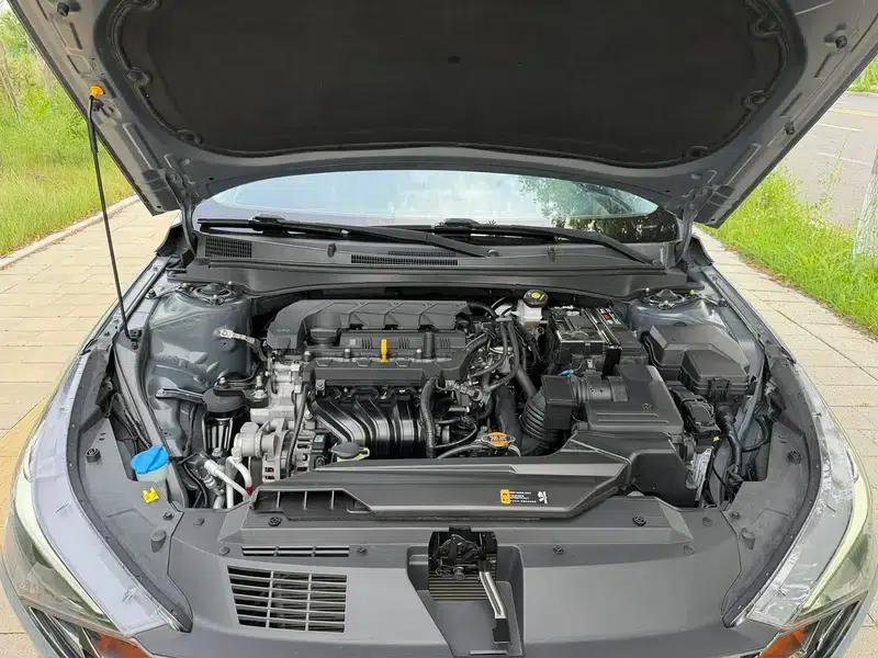 Hyundai Elantra 2022 1.5L CVT LUX Premium Edition — миниатюра 7