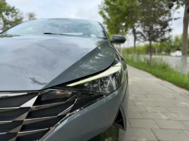Hyundai Elantra 2022 1.5L CVT LUX Premium Edition — миниатюра 8