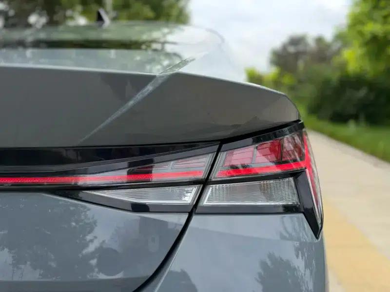 Hyundai Elantra 2022 1.5L CVT LUX Premium Edition — миниатюра 9