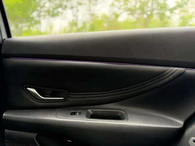 Hyundai Elantra 2022 1.5L CVT LUX Premium Edition — миниатюра 10