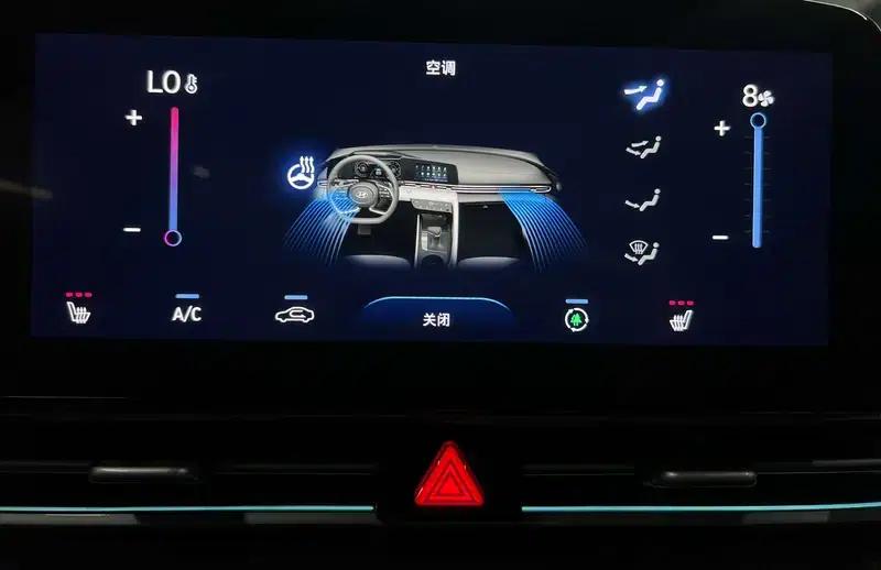 Hyundai Elantra 2022 1.5L CVT 20th SE 20th Anniversary Edition — миниатюра 14