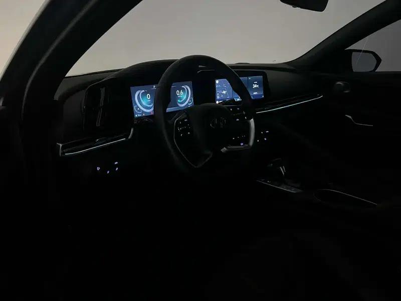 Hyundai Elantra 2022 1.5L CVT 20th SE 20th Anniversary Edition — миниатюра 20