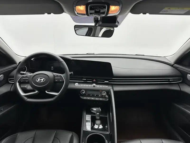 Hyundai Elantra 2023 1.5L CVT LUX Premium Edition — миниатюра 13