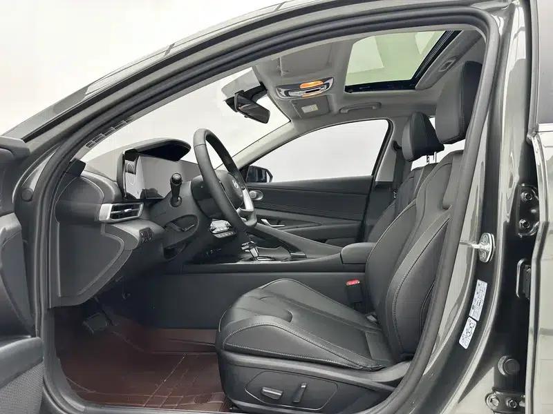 Hyundai Elantra 2023 1.5L CVT LUX Premium Edition — миниатюра 14
