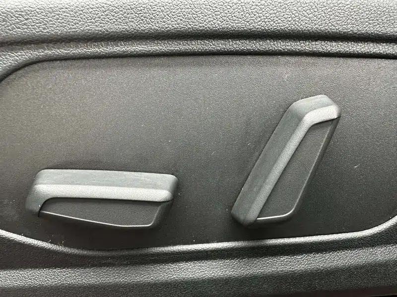 Hyundai Elantra 2023 1.5L CVT LUX Premium Edition — миниатюра 15