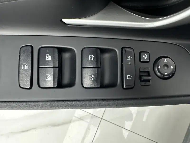 Hyundai Elantra 2023 1.5L CVT LUX Premium Edition — миниатюра 17