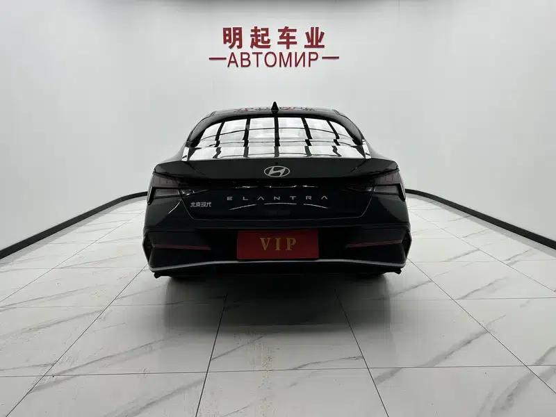 Hyundai Elantra 2023 1.5L CVT LUX Premium Edition — миниатюра 5
