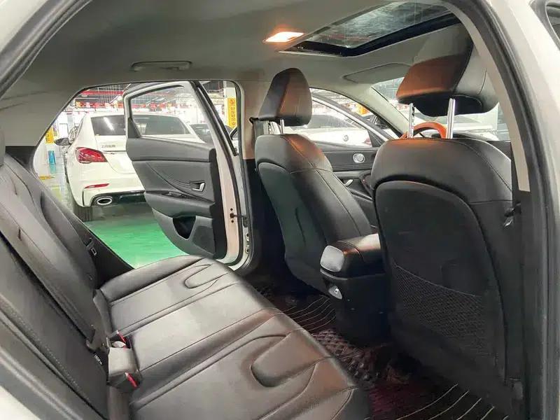 2021 Hyundai Elantra 1.5L CVT GLS Leading Edition — миниатюра 12