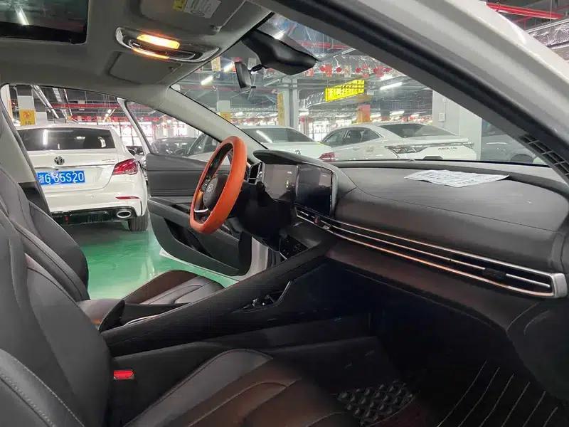 2021 Hyundai Elantra 1.5L CVT GLS Leading Edition — миниатюра 9