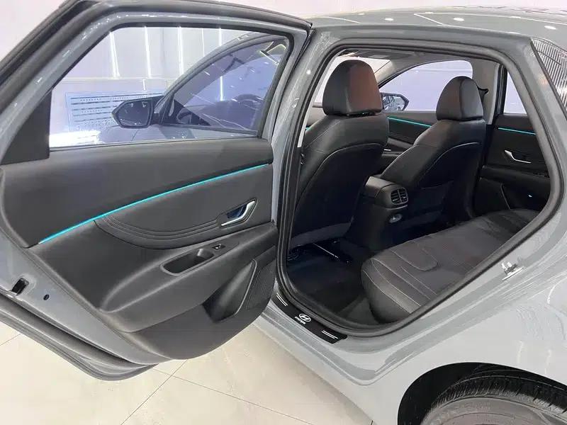 Hyundai Elantra 2022 1.5L CVT GLX Elite Edition — миниатюра 20