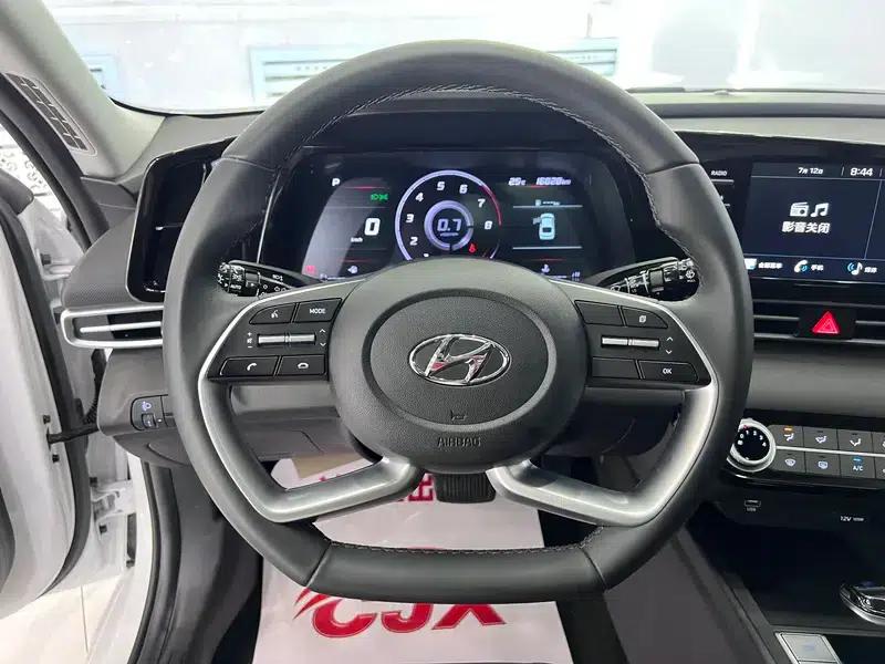 Hyundai Elantra 2022 1.5L CVT GLX Elite Edition — миниатюра 17